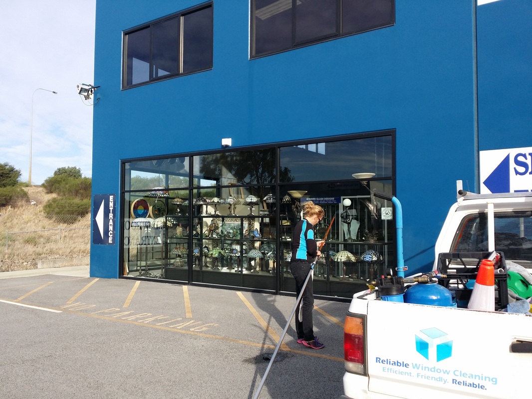 Local Legends 5 90 Dundas Road High Wycombe WA 9454 4150 www.kalamundaglass.com info@kalamundaglass.com